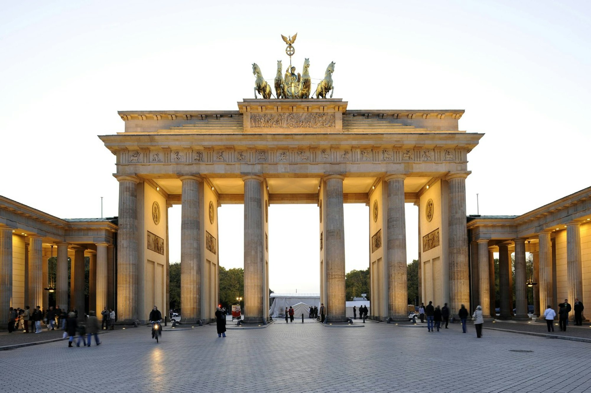 Das Brandenburger Tor ist DAS Wahrzeichen Berlins.