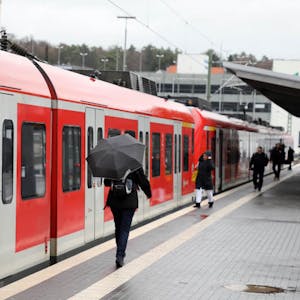 Noch gibt es nur ein Gleis im Gladbacher S-Bahnhof. Die neuen Pläne sehen vier Bahnsteigkanten vor.