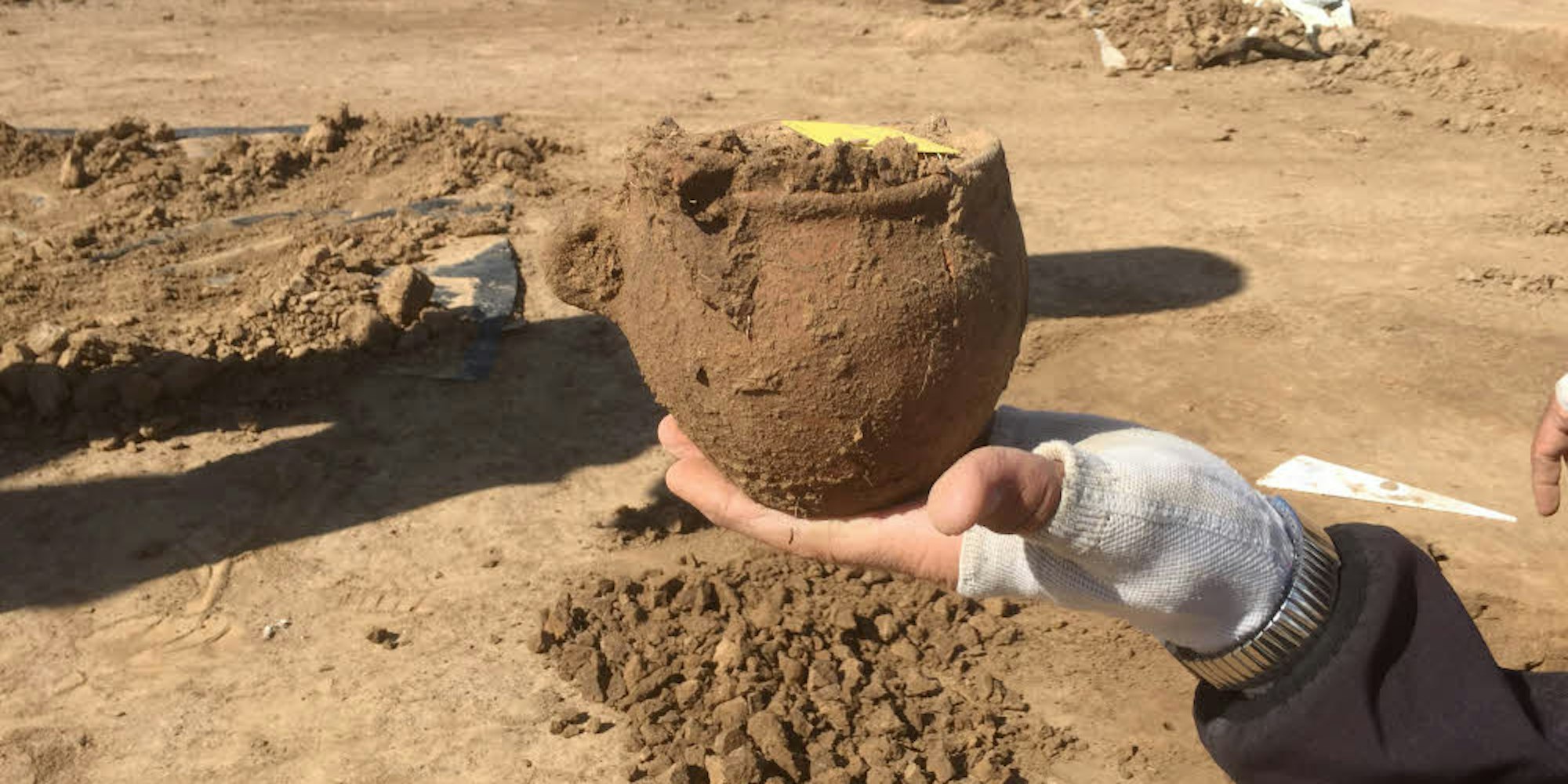 Diese noch gut erhaltene Urne wurde auf dem Gräberfeld bei Erp gefunden.