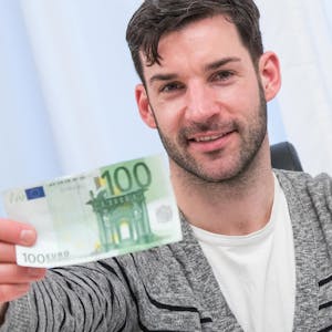 100 Euro im Monat sparen dpa