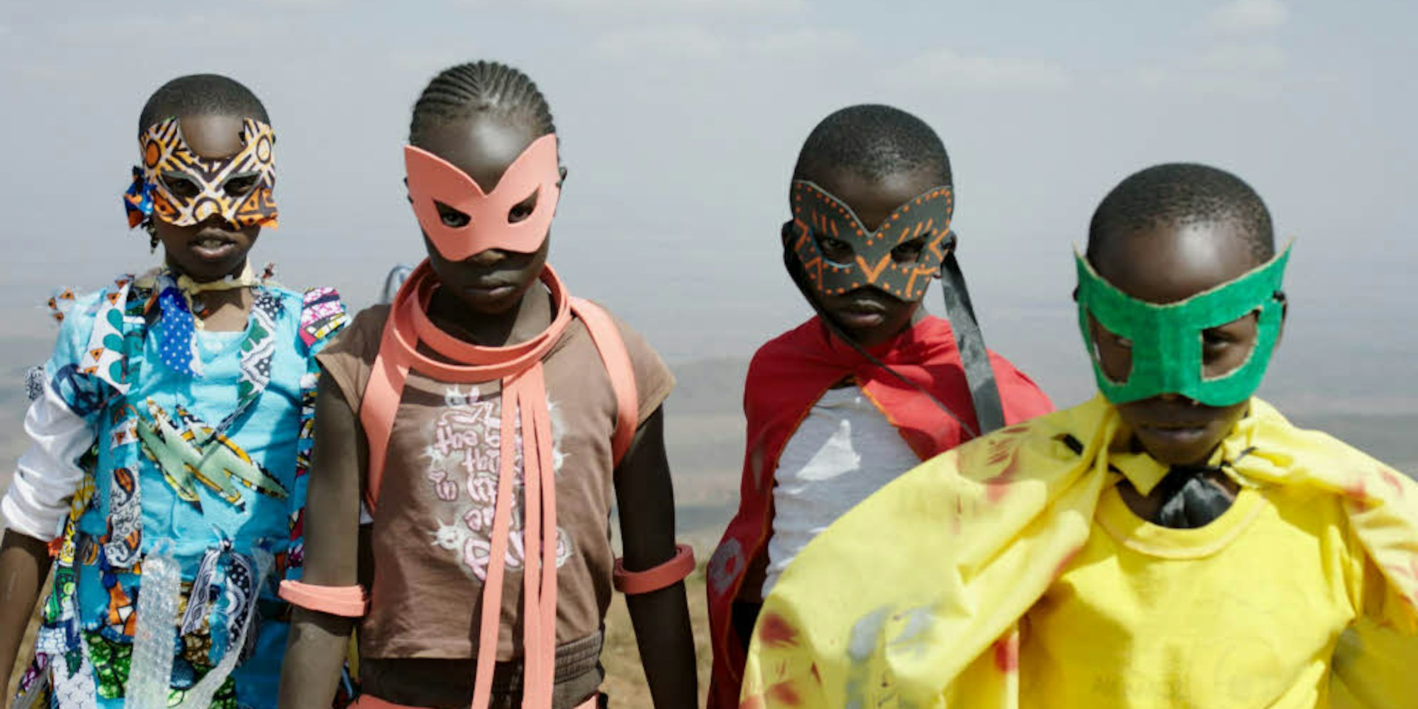 Vier junge Superhelden aus dem kenianischen Film „Supa Modo“ von Likarion Wainaina