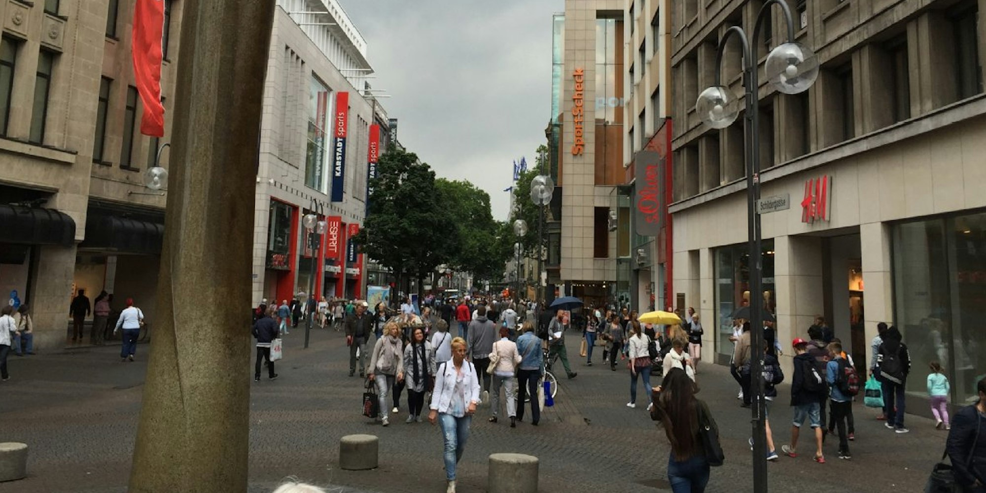 Ein Blick auf die Schildergasse in Köln.