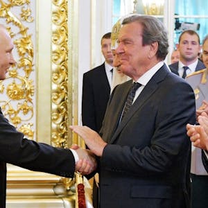 Schröder Putin Mai 2018