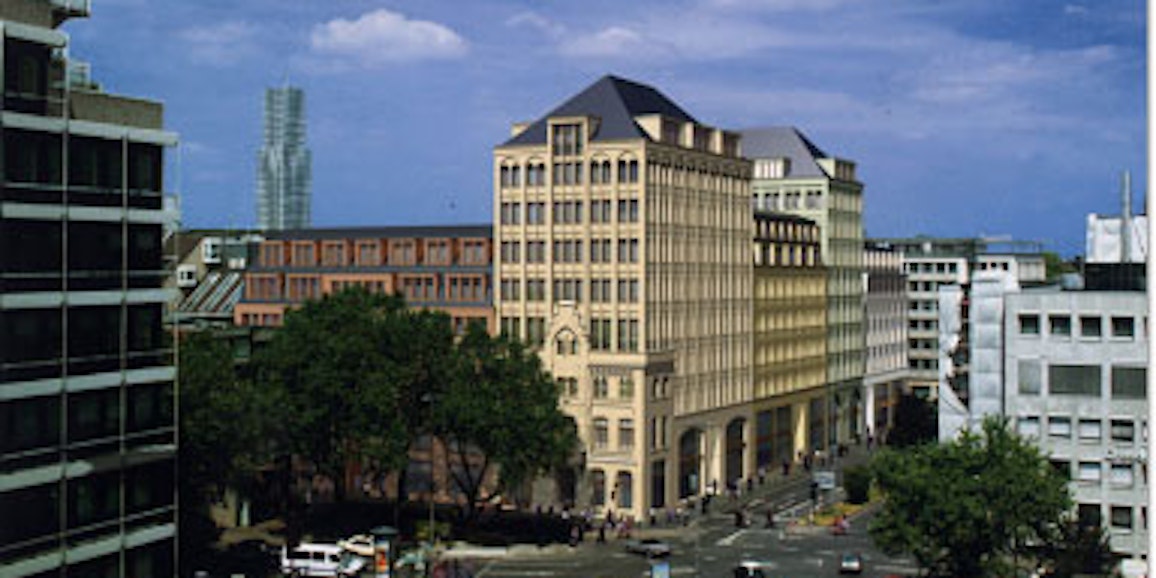 Neuer Hauptsitz der AMB Generali, das „Dominium“ in Köln an der Komödienstraße / Ecke Nord-Süd-Fahrt.