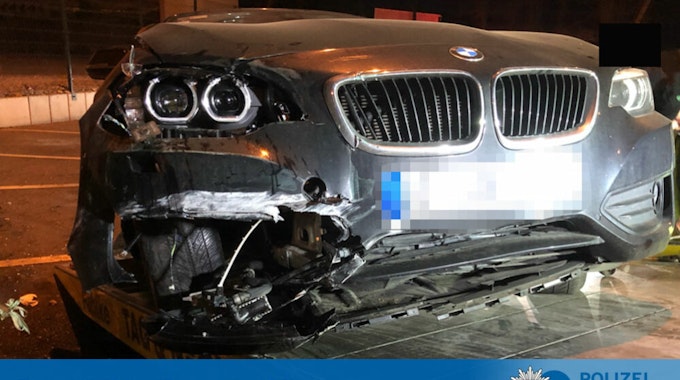 Diesen BMW schrottete der Autoposer in Deutz.