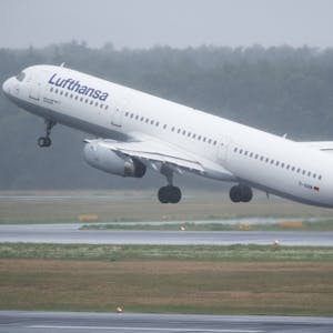 Ein Flugzeug der Lufthansa