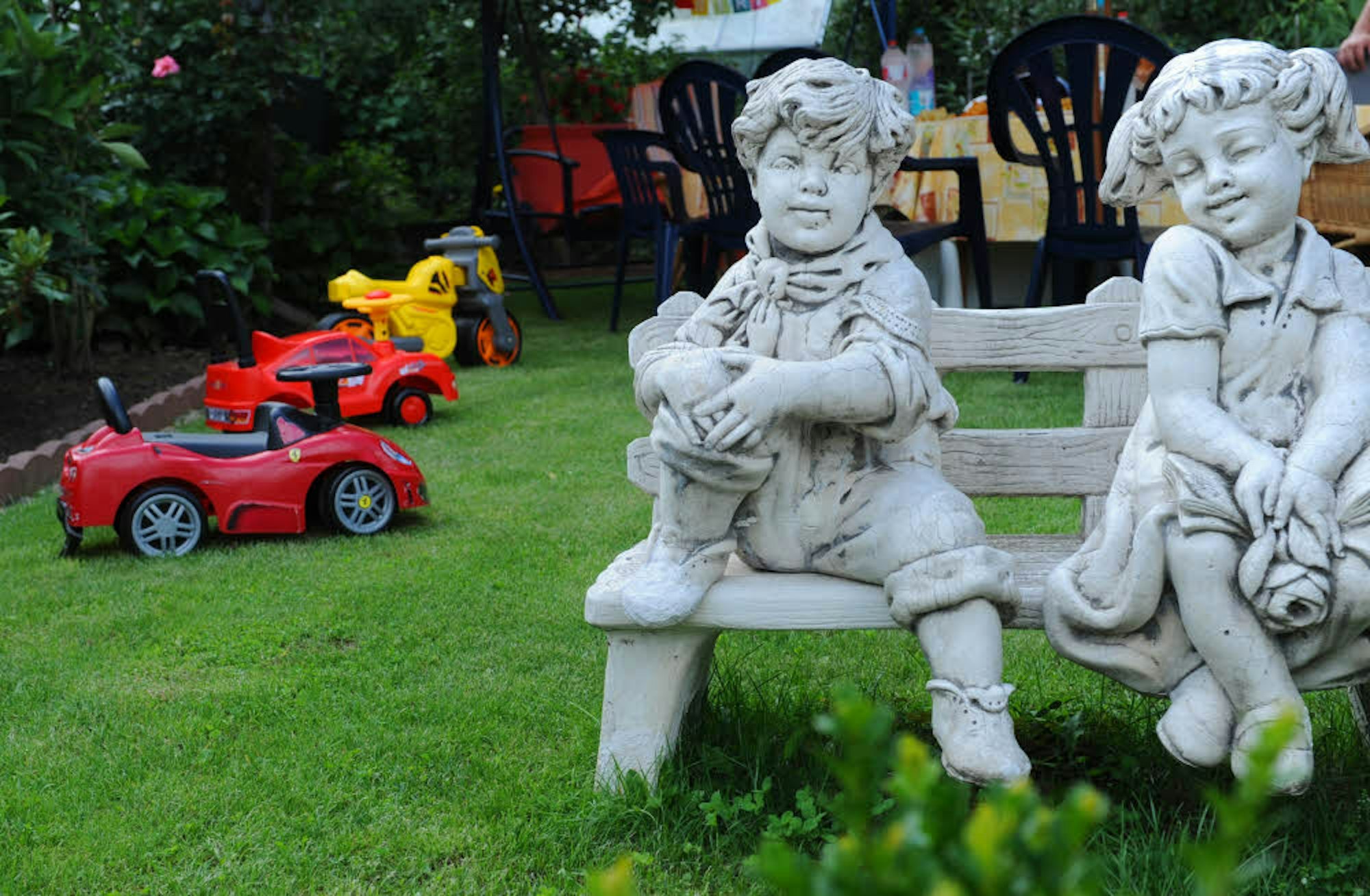 Der Fuhrpark der Familie Mulé bietet den Söhnen viele Optionen für Ausflüge in der Merheimer Kleingartenanlage. 