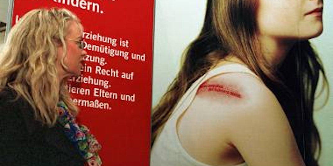 Kampagne in Oldenburg gegen Gewalt an Kindern: Bei der Erziehung ist Gewalt heute weitgehend tabu. (Bild: dpa)