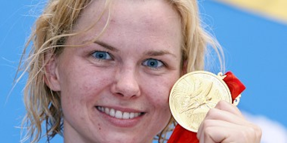 Britta Steffen freut sich auch ihre Goldmedaille. (Bild: dpa)