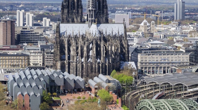 Der Kölner Dom (Grundsteinlegung 1248): Würde man die Kathedrale heute noch einmal bauen, würde dies zehn Milliarden Euro kosten.