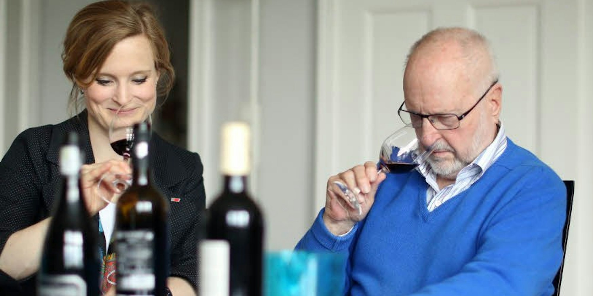 Weinexperten unter sich: Pit Falkenstein und Lena Mazanek.