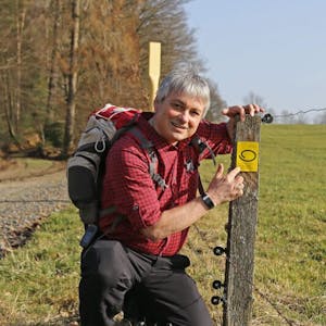 Hardy Raap aus Overath ist einer von 64 ehrenamtlichen Wegezeichnern.
