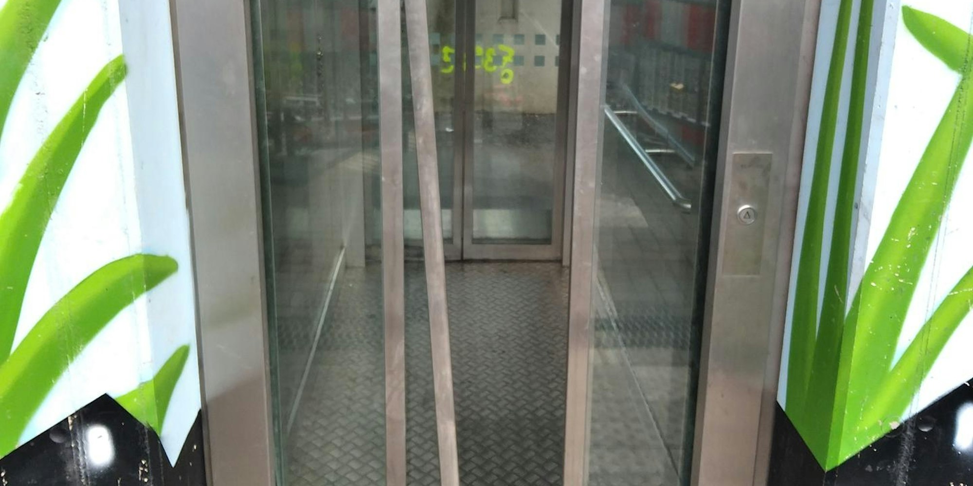 le-Vandalismusschaden-Aufzug in Opladen-Demo