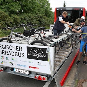 Fahrgäste nutzten im vergangenen Jahr die zwischen Opladen und Marienheide tourenden Fahrradbusse.