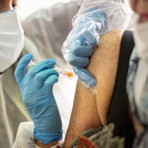 Die Grippeimpfung ist in diesem Herbst besonders gefragt. Vielen Praxen im Rhein-Erft-Kreis ist der Impfstoff schon vor Tagen ausgegangen.
