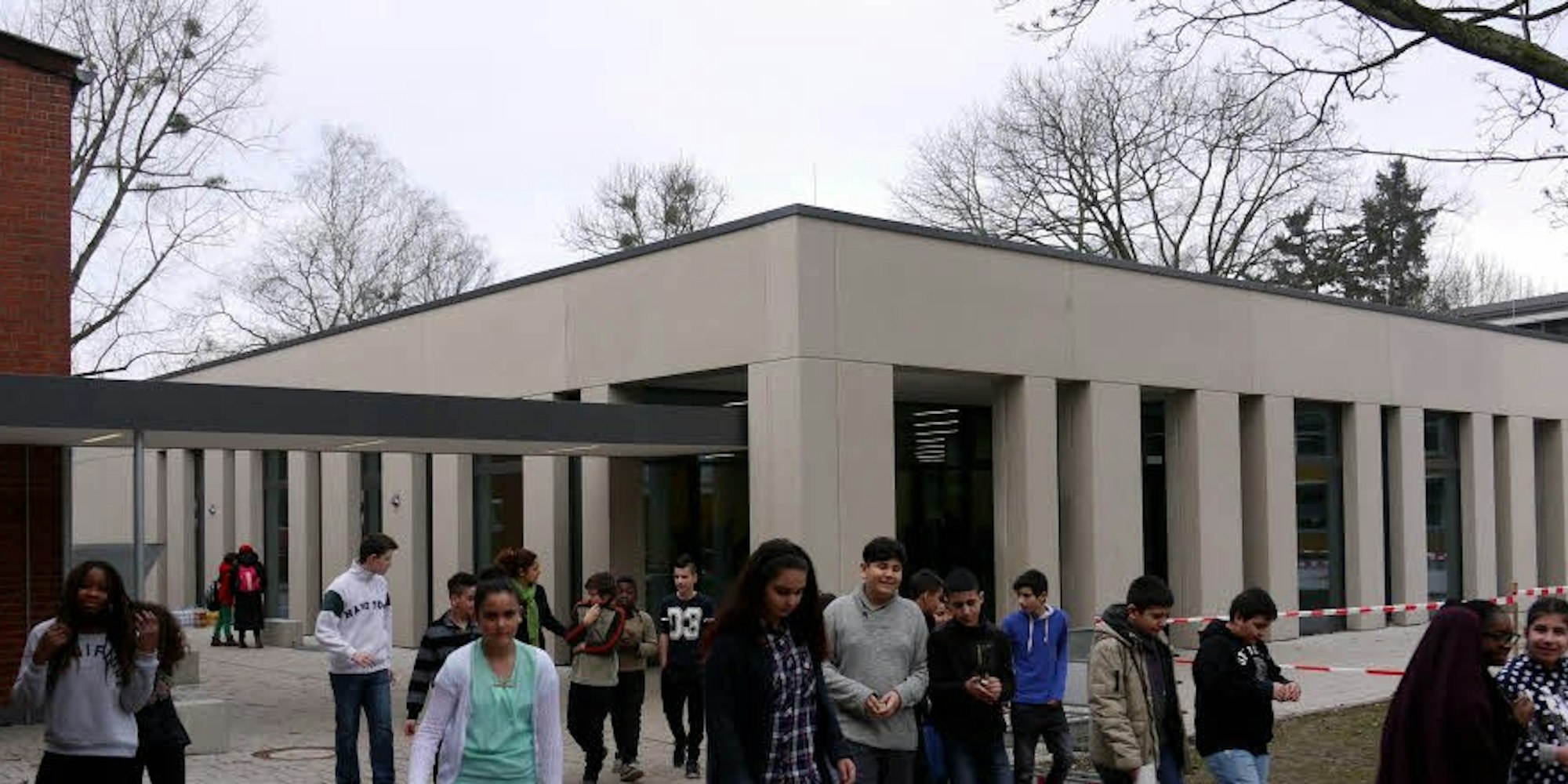 Moderner Neubau: Die Schüler der Katharina-Henoth-Gesamtschule in Höhenberg sind mit der neuen Mensa zufrieden.