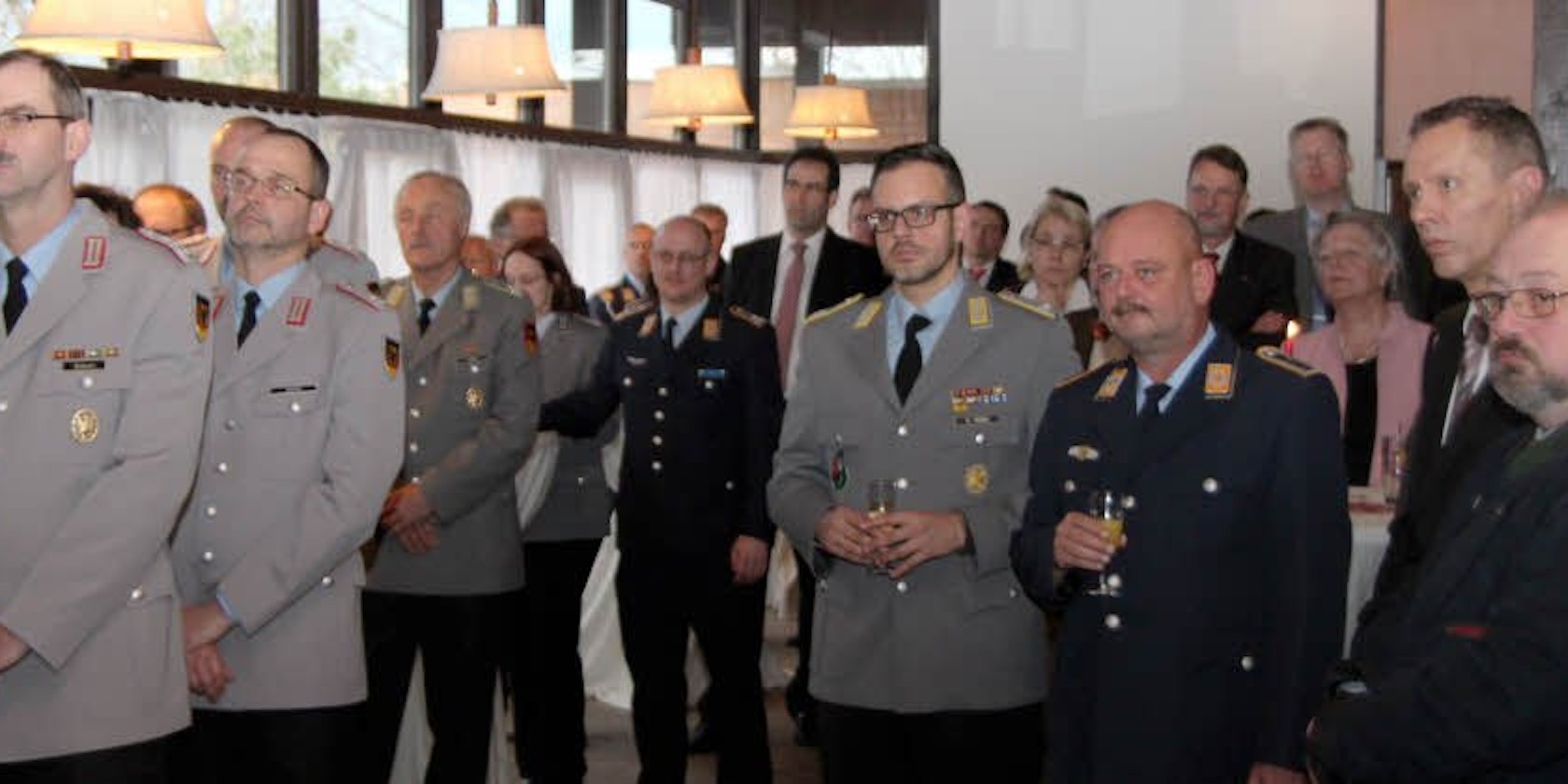 in der Euskirchener Von-Gersdorff-Kaserne: Soldaten und Vertreter des öffentlichen Lebens waren eingeladen. (Fotos: Zimmermann)