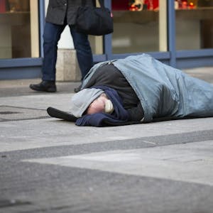 Ein Obdachloser in Köln 
