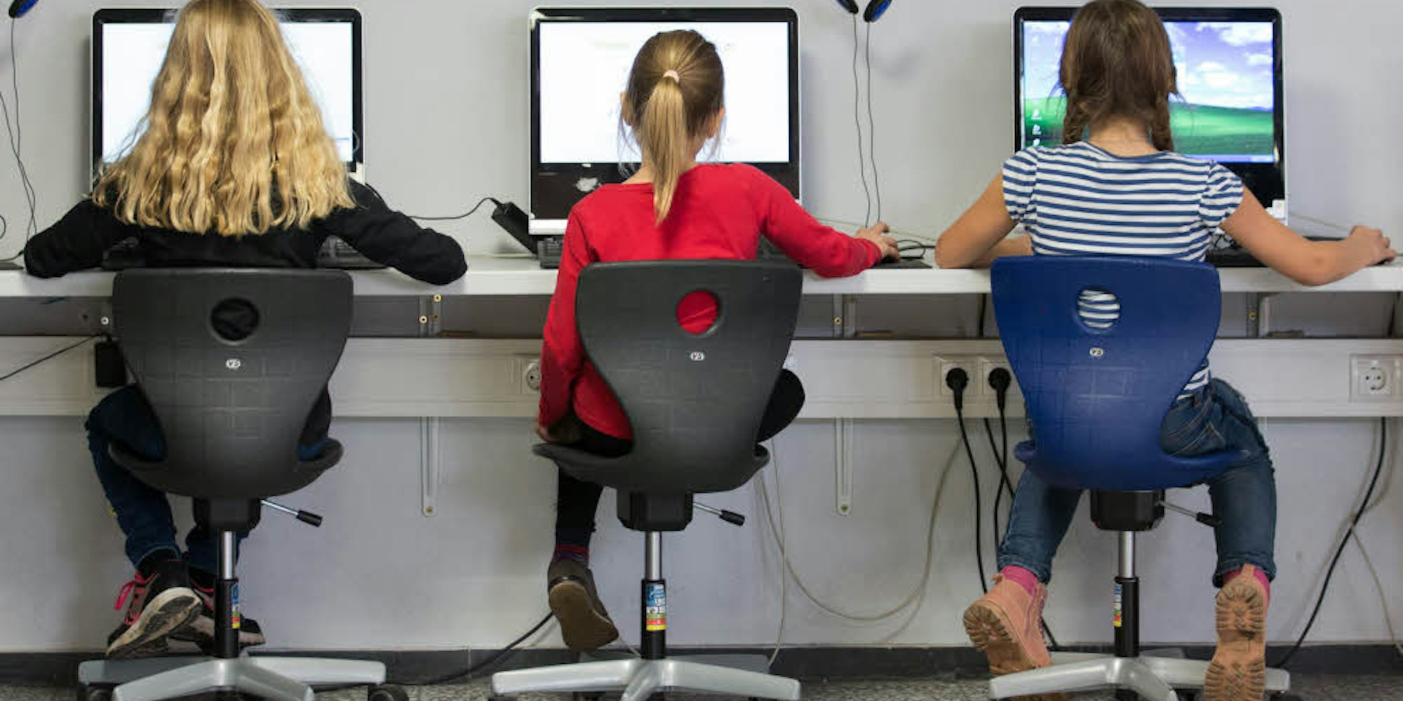 Die Ausbildung an Computern gehört heute zum Schulalltag – mit ganz unterschiedlichen Ausrüstungen.