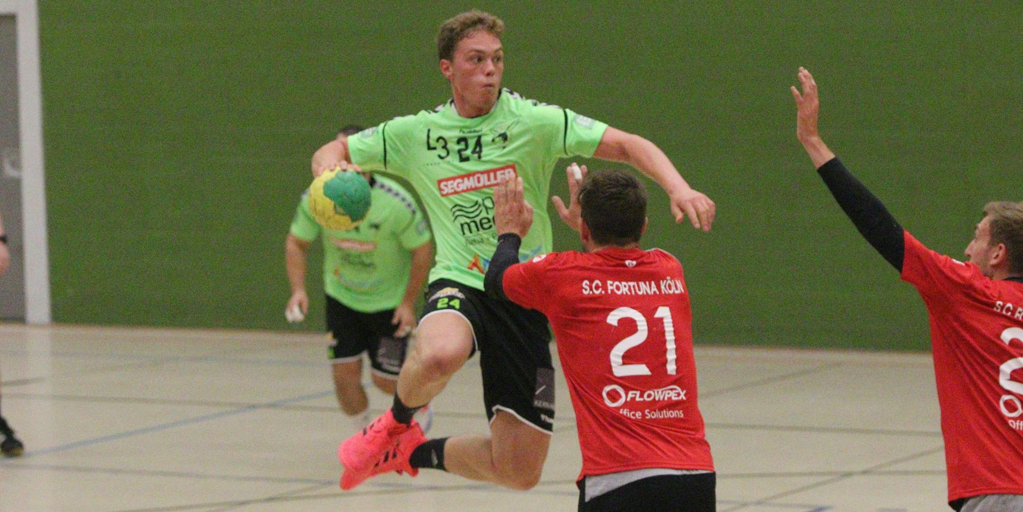 Auf den vielseitigen Angreifer Timo Worm kann Hornets-Trainer Kelvin Tacke bislang zählen. Die Frage ist jedoch: Wie lange geht die Handball-Saison im Rhein-Erft-Kreis überhaupt noch weiter? (Archivbild)