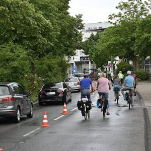 Das neue Freiheitsgefühl für die Radfahrer auf der mit Pylonen abgetrennten Fahrspur in der Stadtmitte.