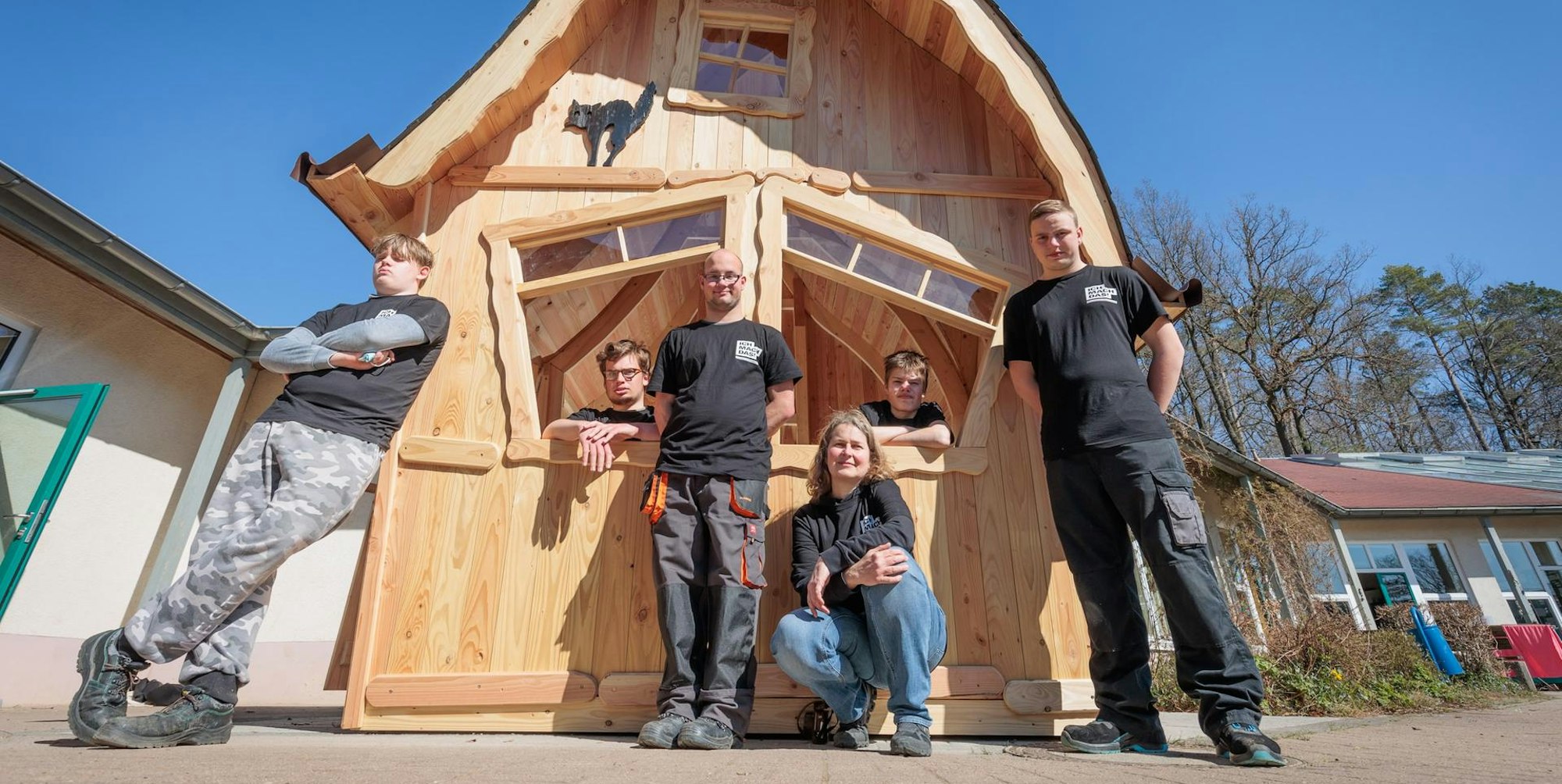 An der Helen-Keller-Schule in Wiehl-Oberbantenberg haben die Schüler der Oberstufe und Berufspraxisschule ein Holzhaus gebaut.