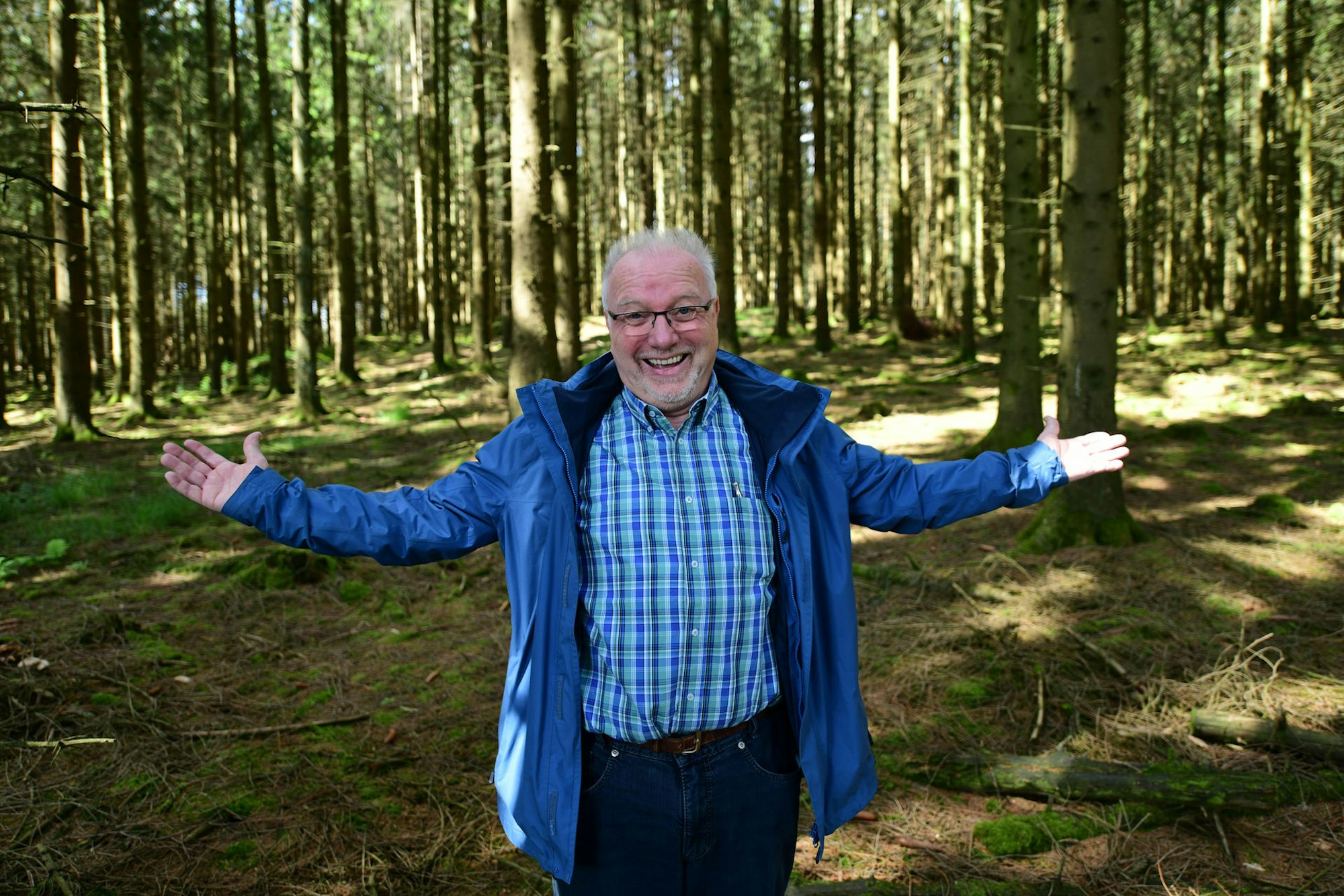 Promiwandern Willibert Pauels im Wald