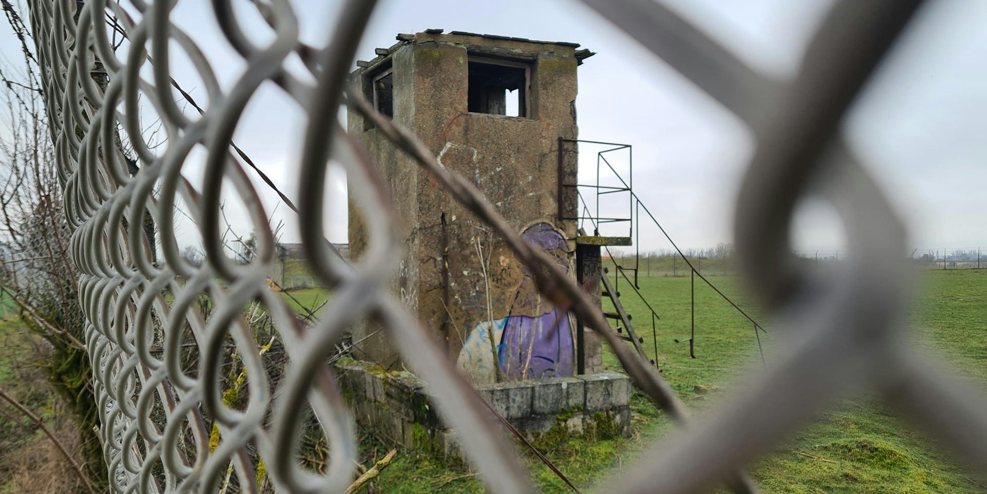 Der kleine Wachturm ist verfallen. Die alte Raketenabschussstation der Nato soll zum Naturschutzgebiet werden.