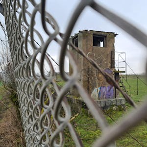 Der kleine Wachturm ist verfallen. Die alte Raketenabschussstation der Nato soll zum Naturschutzgebiet werden.