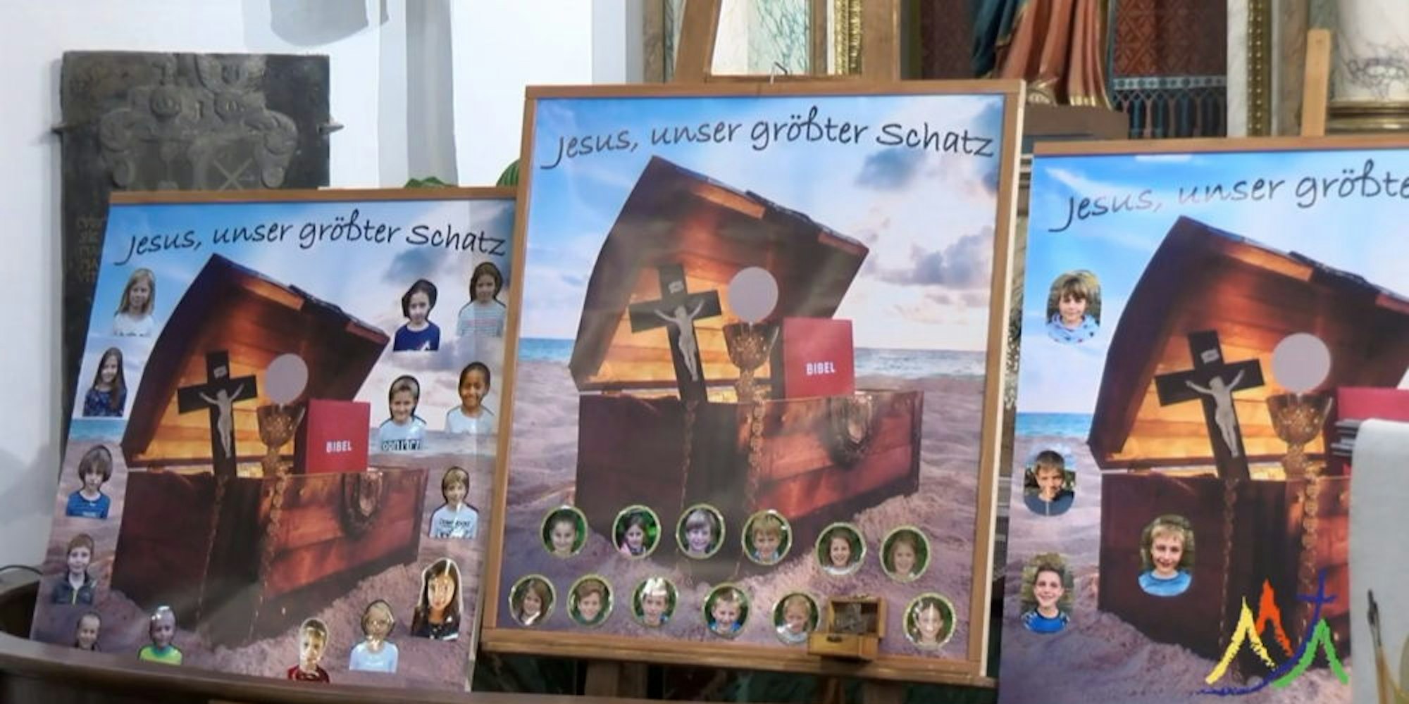 34 Kinder hatten sich in Ruppichteroth auf die Erstkommunion vorbereitet. Ihre Fotos standen in der Kirche.