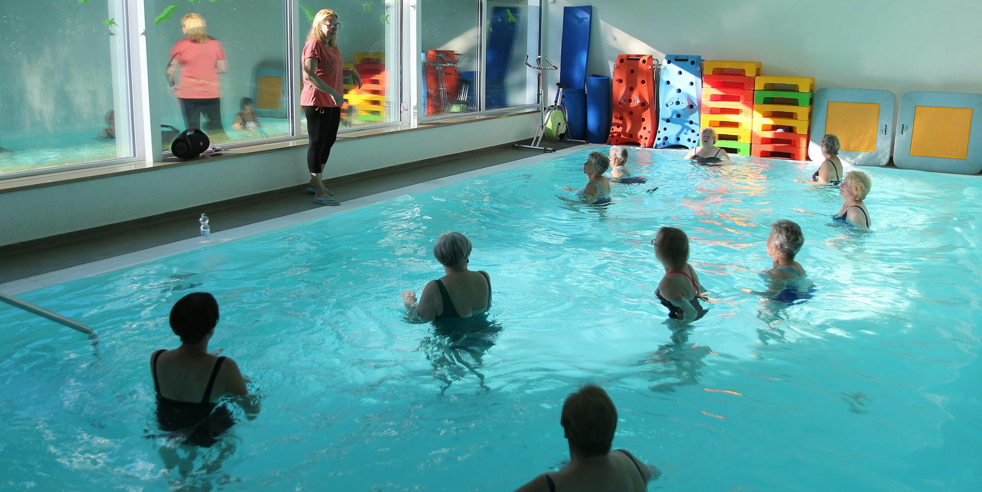 Gymnastik im Wasser ist vor allem bei älteren Schwimmerinnen gefragt.
