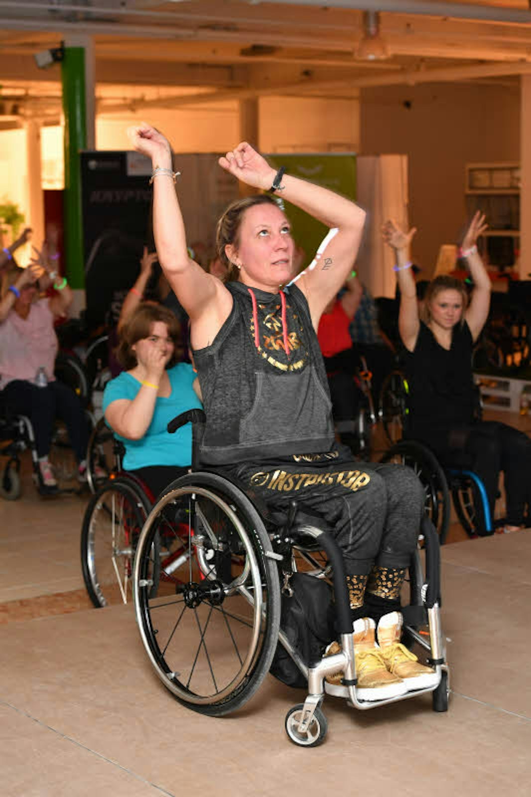 Conny Runge gehört zu den weltweit vier Menschen, die den Rollstuhl-Zumba-Trainerschein haben.
