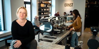 Ein Café im eigenen Veedel: Maren Ernst, Gründerin und Chefin von Ernst Kaffeeröster, im neuen Lokal in Sülz.