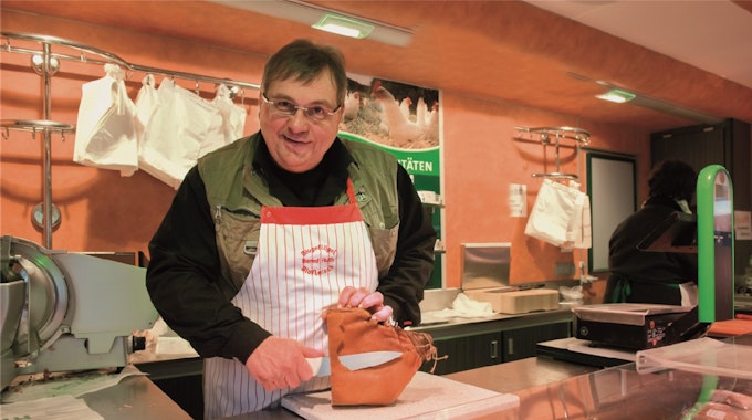 Obwohl die Konkurrenz groß ist hat Bernd Huth es geschafft sich einen Namen für ausgezeichnete Fleischqualität zu machen.