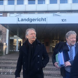 Als Zivilkläger vor dem Landgericht: Höhner-Frontmann Henning Krautmacher mit seinem Anwalt.