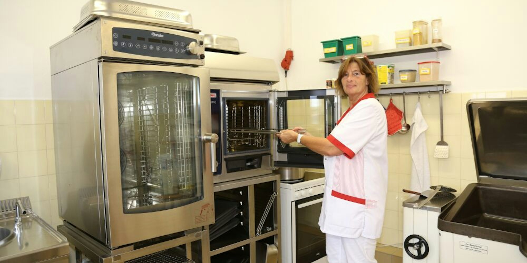 Rund 15 000 Euro hat der Trägerverein in die Küche des Schullandheims investiert – das freut Leiterin Beate Hanbauer.