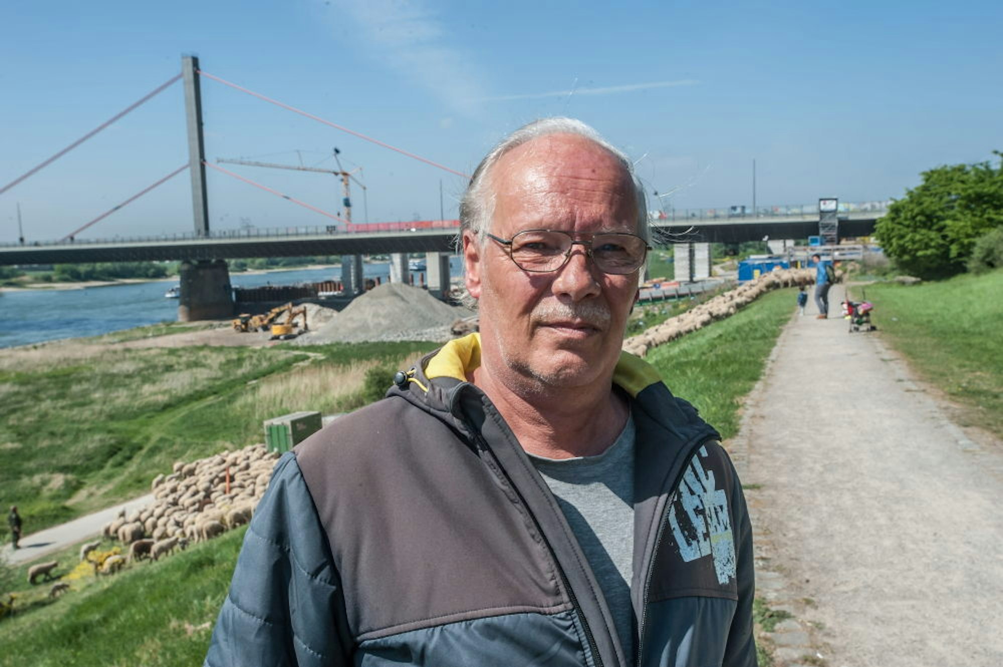 Die Vorgänge um den Brückenbau beschäftigen alle, auch Helmut von Fragstein.
