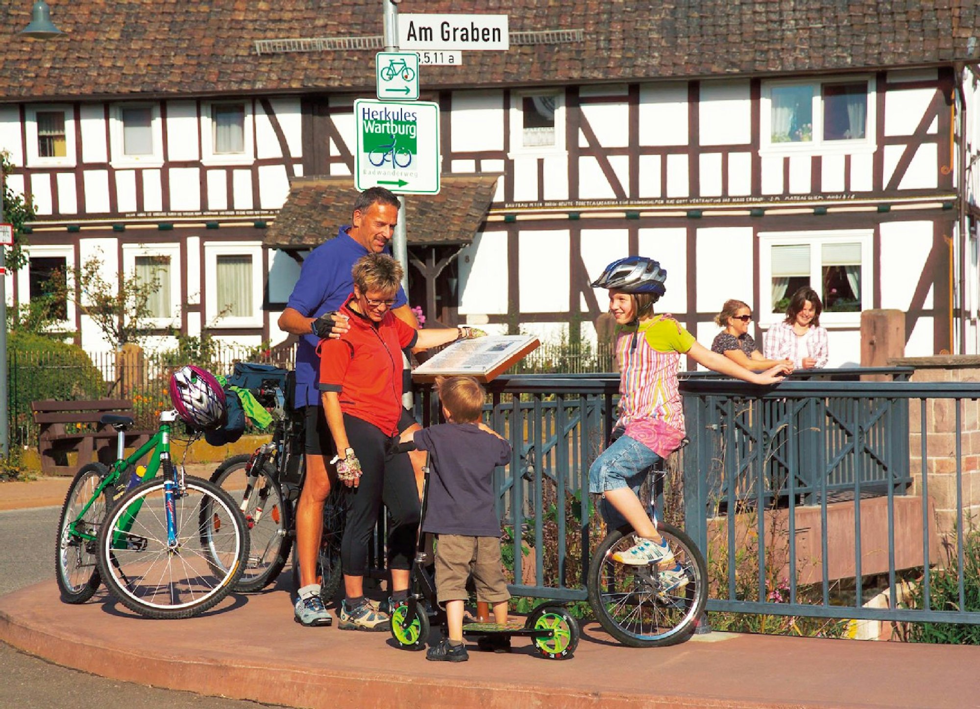 Meist ebenes Gelände: Auf dem Herkules-Wartburg-Radweg können Kinder mithalten.