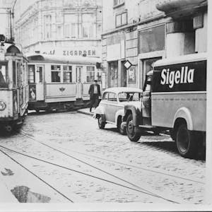 Die Linie „O“ im April 1958 an der Einmündung Dünnwalder Straße/Düsseldorfer Straße.
