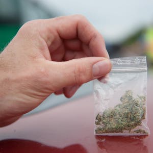 DPA Tüte mit Cannabis