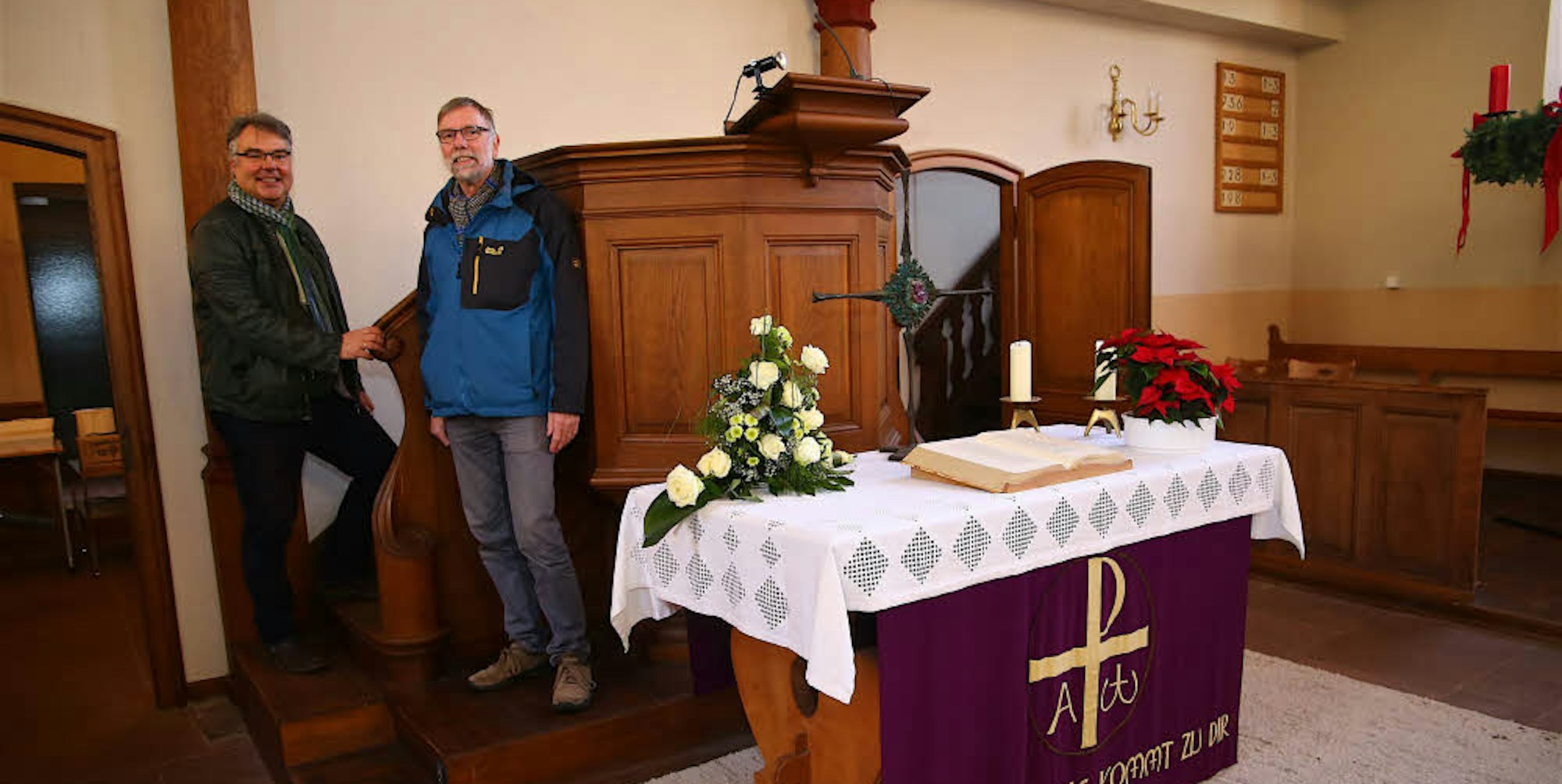 Erik Schumacher (l.) und Jan Wattjes wollen mit Kultur den Erhalt des altehrwürdigen Gemünder Kirchenbaus sicherstellen.