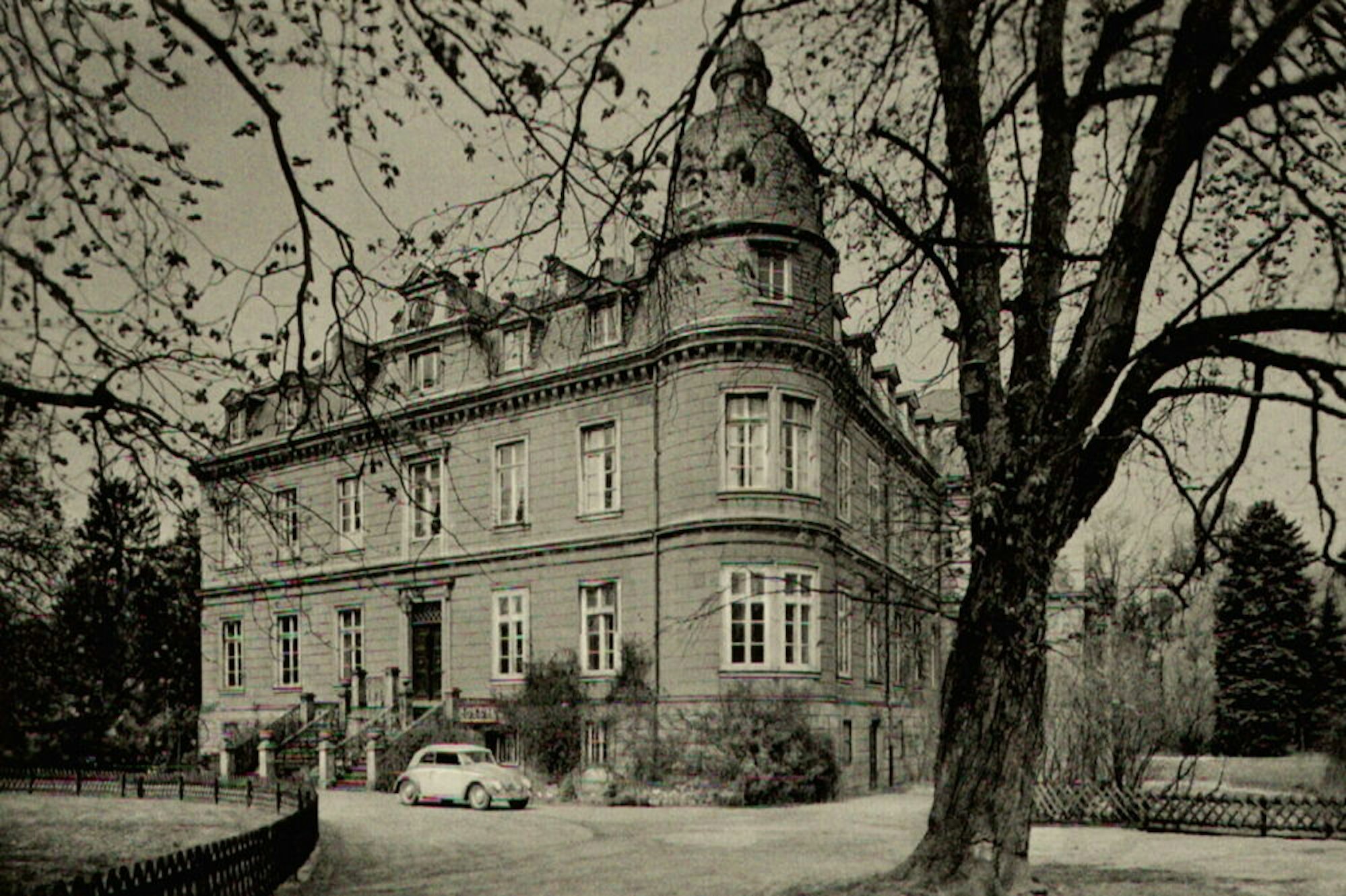 Auf Burg Hemmersbach, hier ein Bild aus den 1950er Jahren, wohnte die Horremer Adelsfamilie.