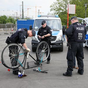 Fahrrad Polizei Symbolbild