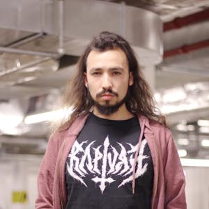 Pablo Tapia Ugarte spielt bei den Metal-Bands Pripjat und Ayahuasca.