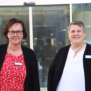 Die Leiterin der Pflegeschule, Sandra Schruff (l.), und ihre Stellvertreterin Sabine Vitten.
