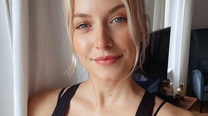 Lena Gercke lächelt auf einem Instagram-Selfie.&nbsp;