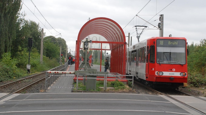 Die Linie 18 fährt nach Brühl, die Linie 19 biegt nach Hürth-Mitte ab: So wird das Betriebskonzept geplant.