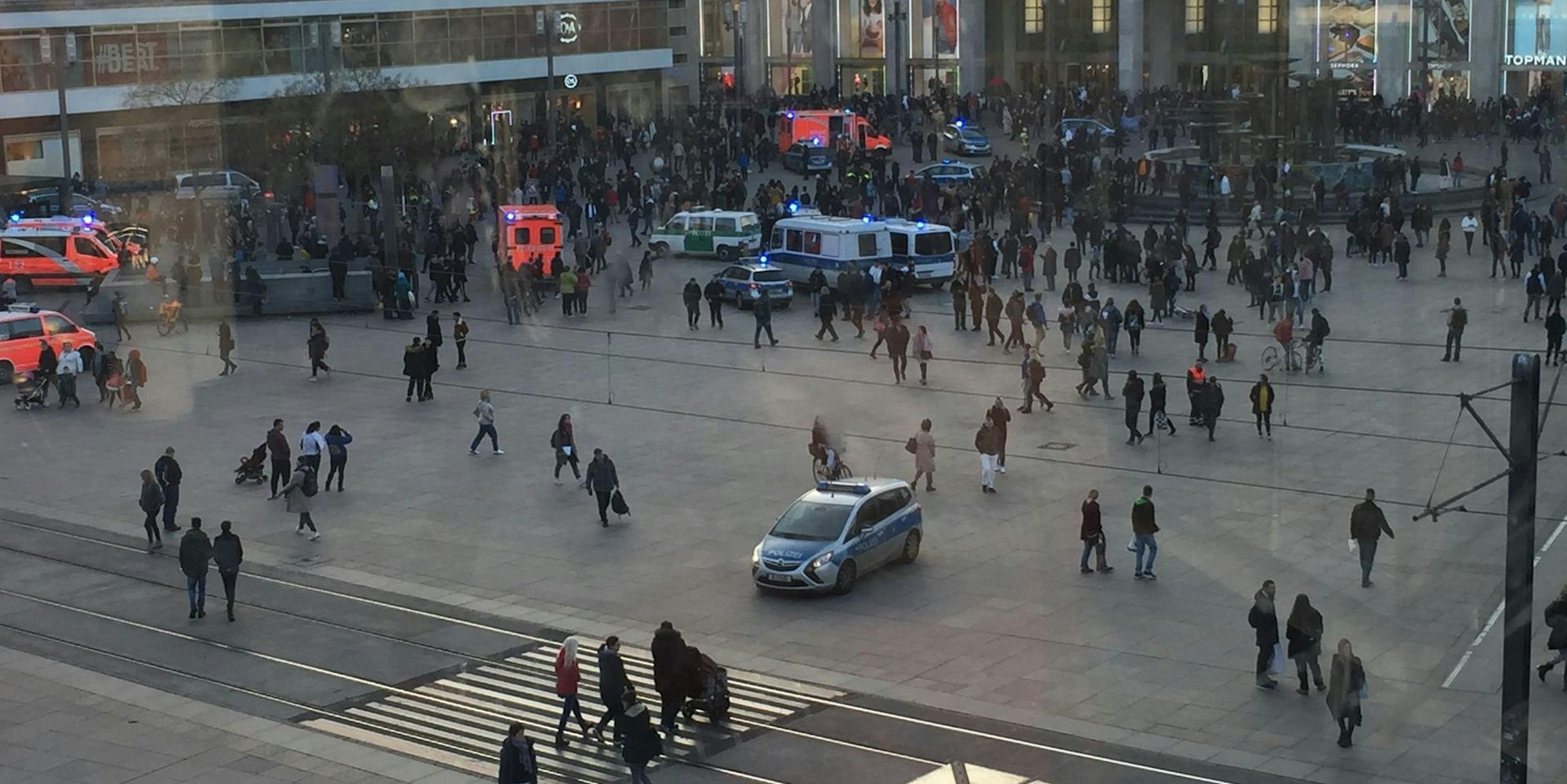 Massenschlägerei am Alexanderplatz