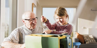 Opa gesucht und gefunden: Heutzutage gibt es verschiedene Möglichkeiten, seine Kinder betreuen zu lassen.
