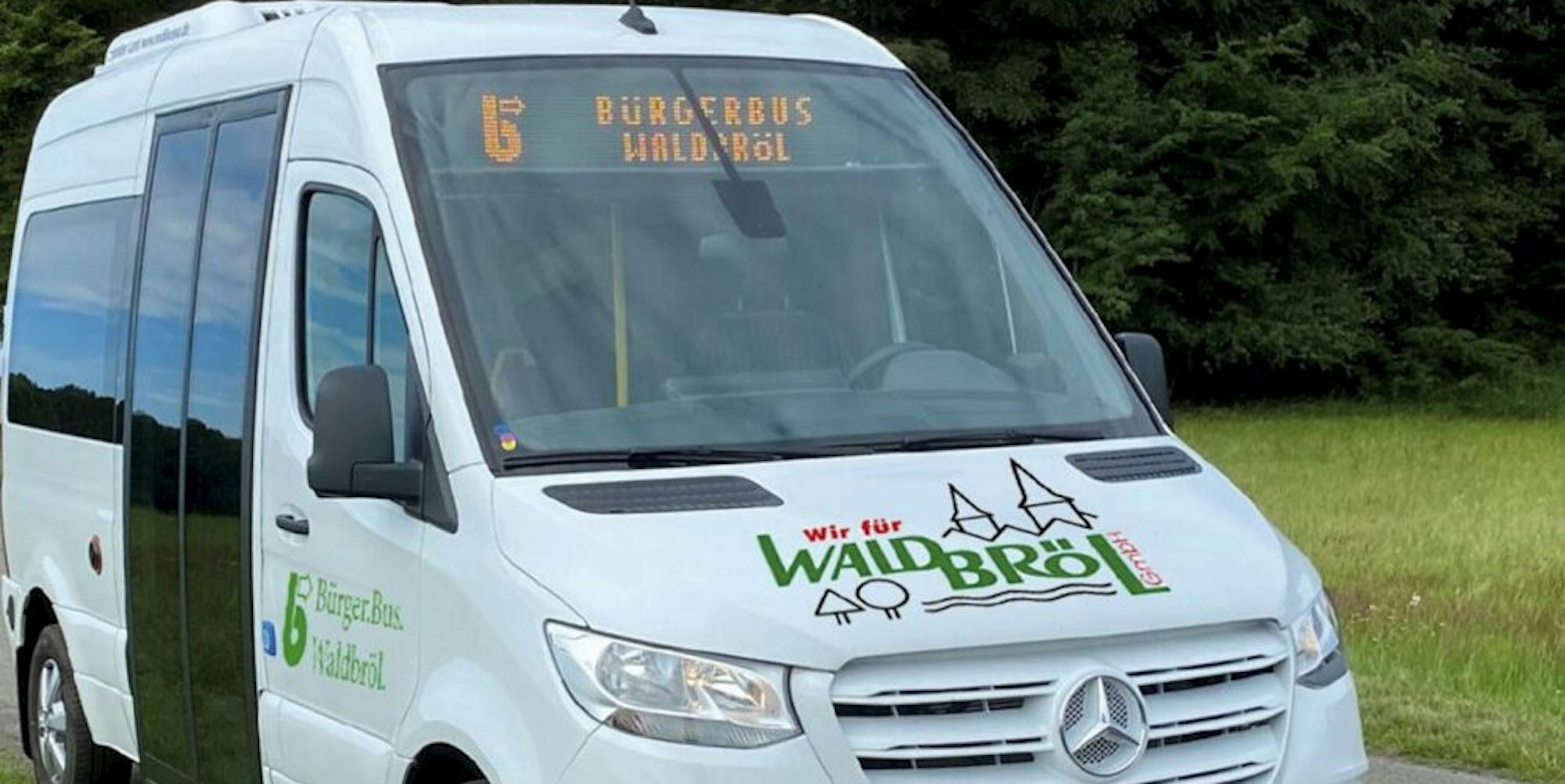 Hygienisch so ausgestattet, dass drei bis vier Fahrgäste unbesorgt einsteigen können, wird der fast noch nagelneue Waldbröler Bürgerbus für die Fahrten zum Covid-19-Impfzentrum.